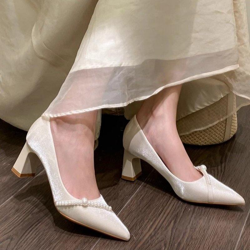 Home Office Makeover - Sepatu Hak Tinggi Berujung Runcing dengan