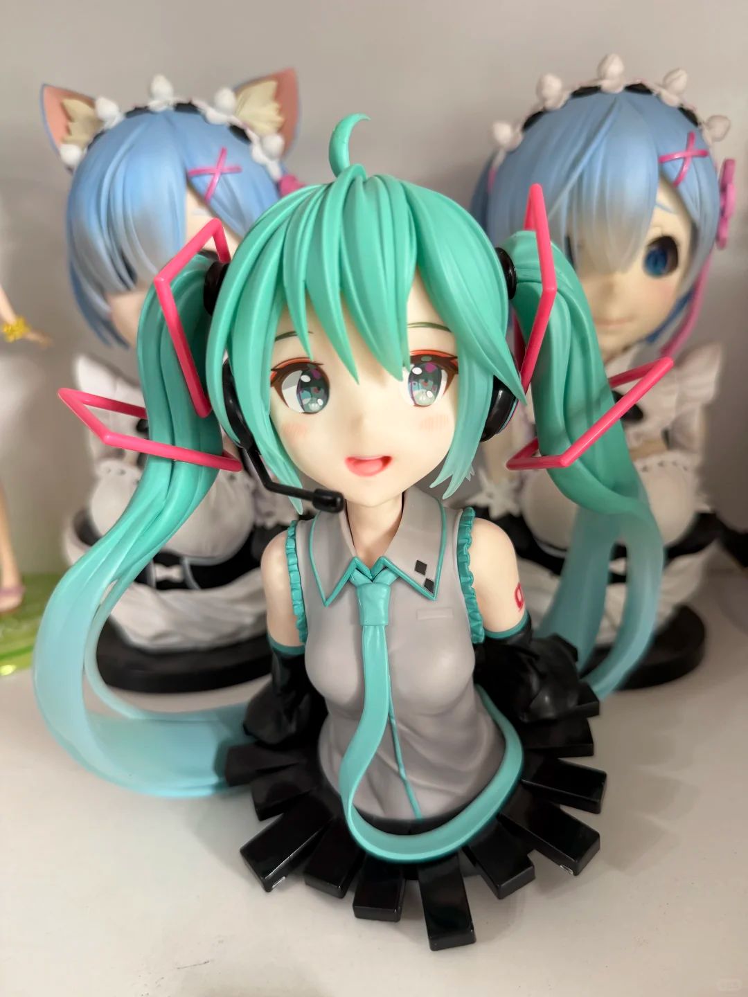 Patung PVC Koleksi Anime Virtu - Home Office Romance Manga ulasan dan harga
